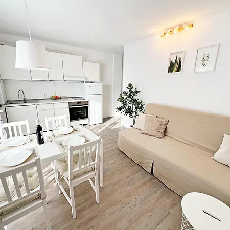 1 Bedroom In Americas! Апартаменты